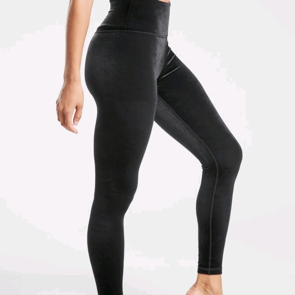 Athleta Elation 7/8 Black Velvet Leggings Size Small